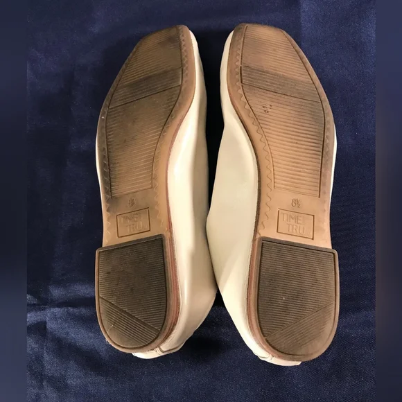 Time and Tru Cream Women's Flats - Picture 8 of 10